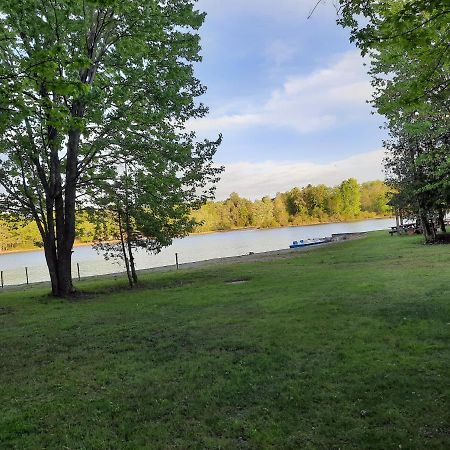 Lakefront Hideaway Resort Каварта-Лейкс Экстерьер фото