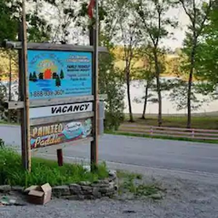 Lakefront Hideaway Resort Каварта-Лейкс Экстерьер фото