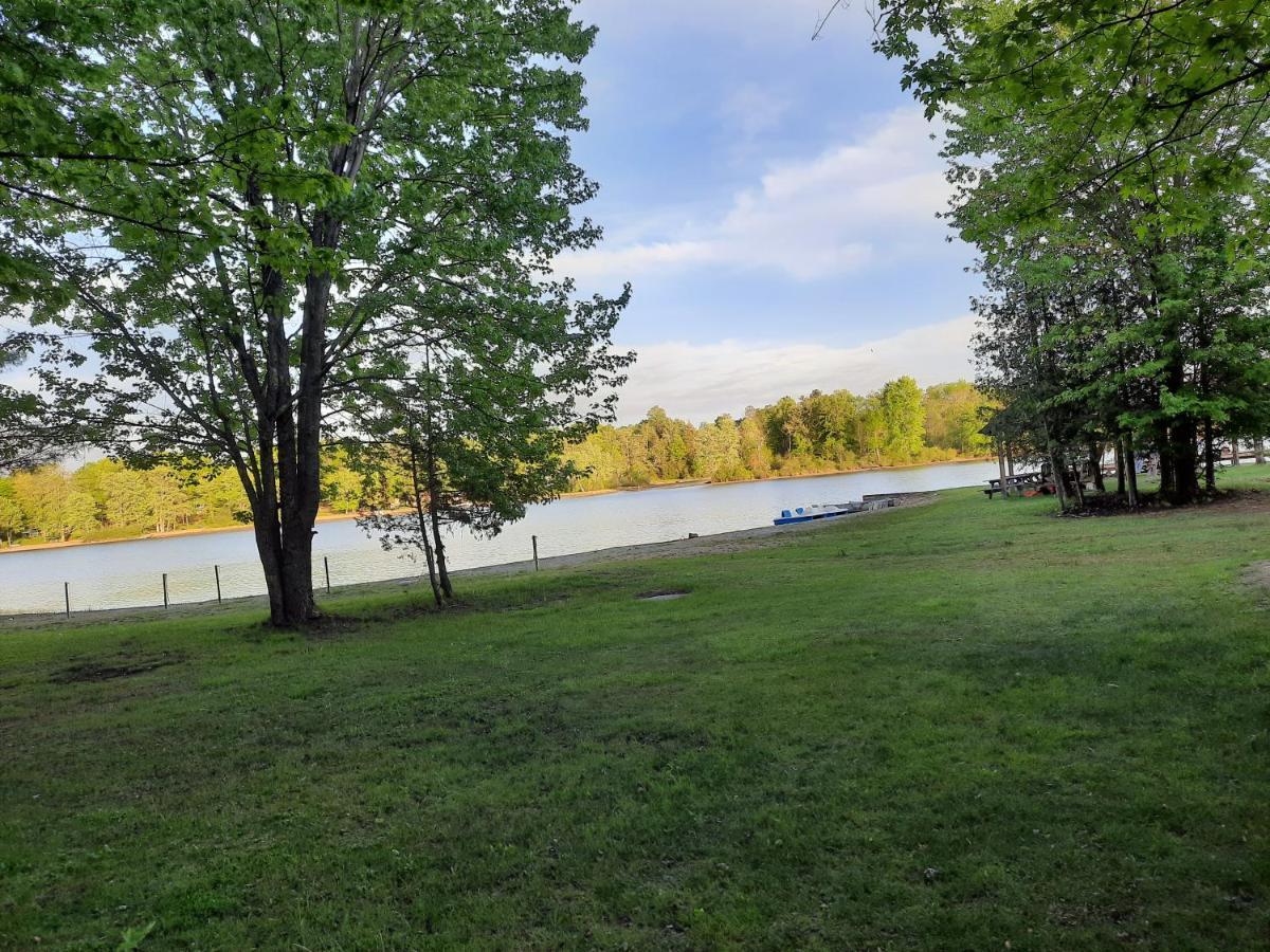 Lakefront Hideaway Resort Каварта-Лейкс Экстерьер фото