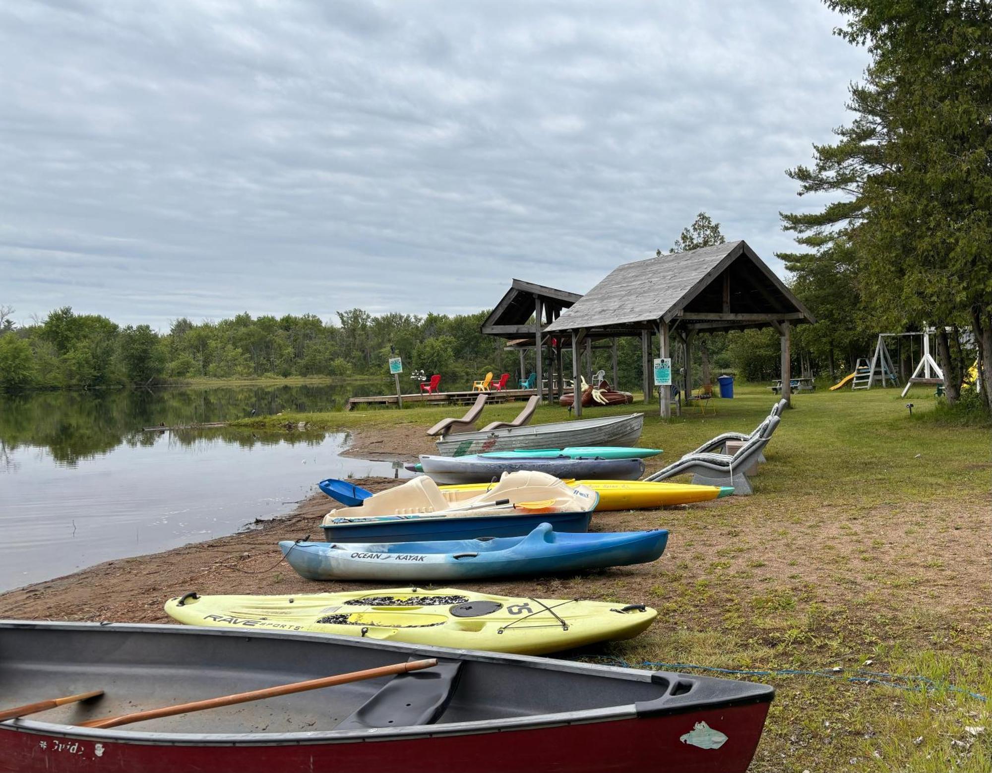 Lakefront Hideaway Resort Каварта-Лейкс Экстерьер фото