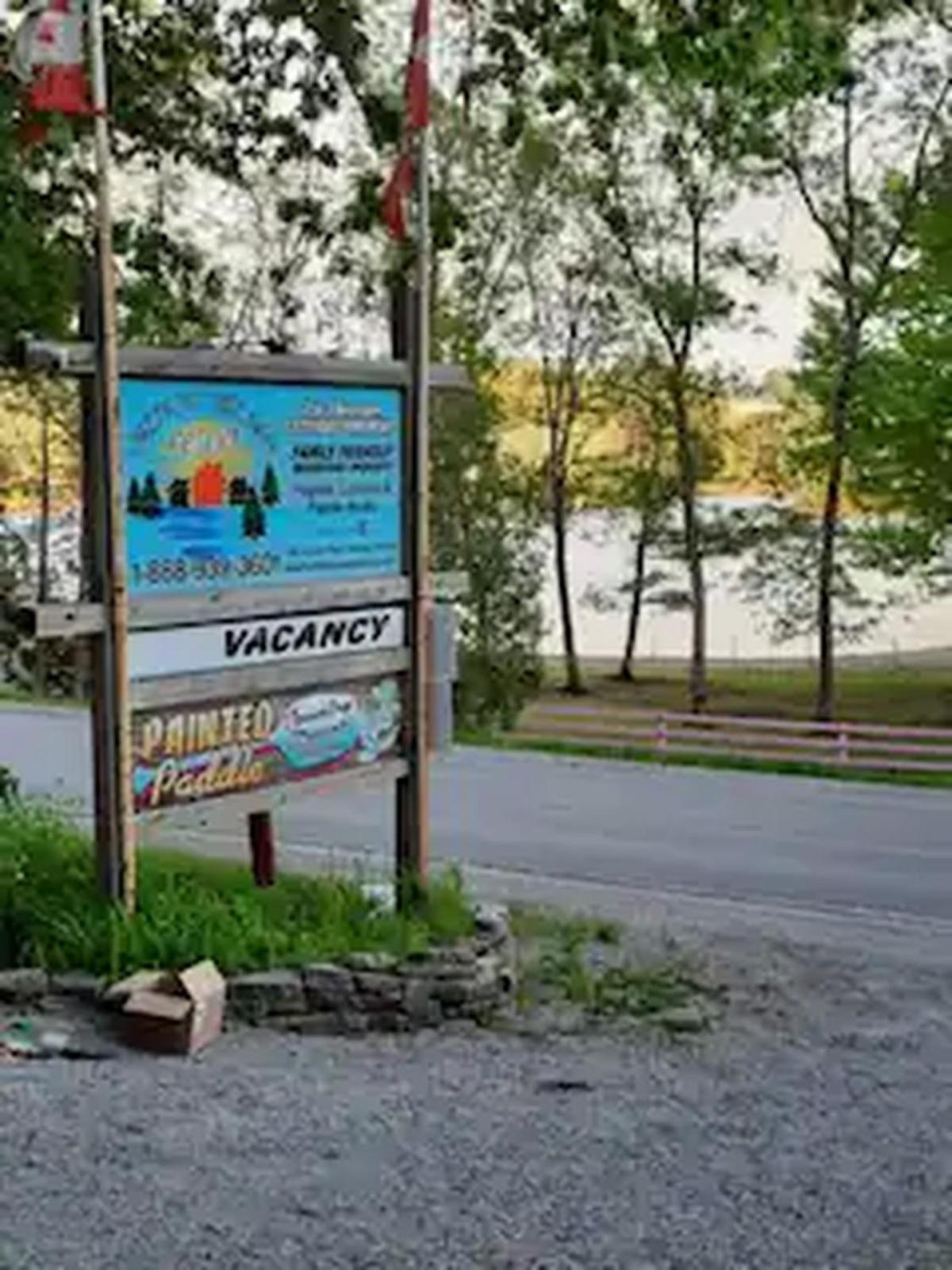 Lakefront Hideaway Resort Каварта-Лейкс Экстерьер фото